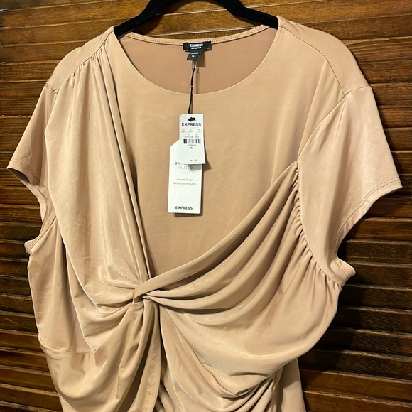 NWT Express Body Contour Compression Crew Neck Twist Front Tee in Pecan - Picture 5 of 8